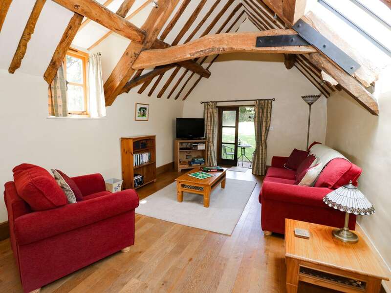 THE CIDER LOFT (self catering) 2 dogs max (2 night Minimum)